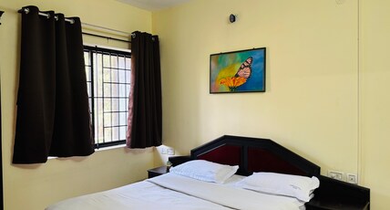 Vrindavan Suites Guruvayur | 450 meter from Guruvayoor Temple Room Type - Deluxe Non-AC Suite with King Bed and Private Bathroom Vrindavan Suites Guruvayur | 450 meter from Guruvayoor Temple Room Type - Deluxe Non-AC Suite with King Bed and Private Bathroom