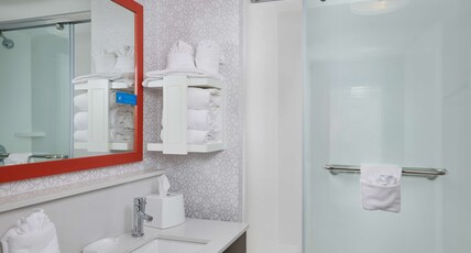 Hampton Inn Wilmington Medical Park Room Type - 1 KING W REFRIG NONSMOK