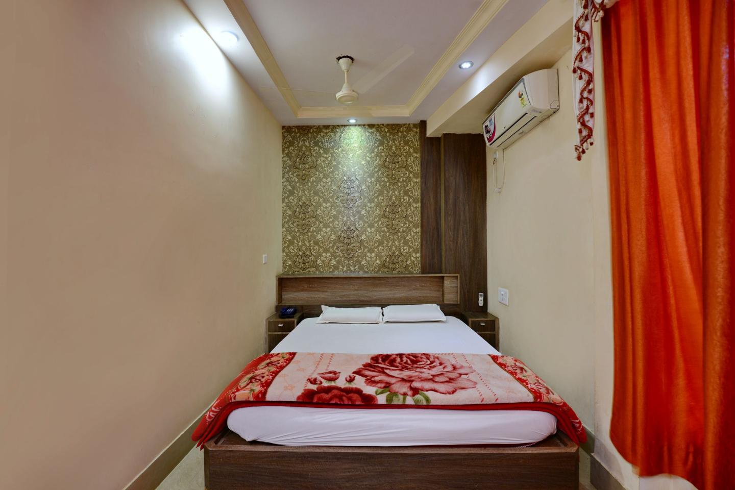 Larica Holiday Inn - Tap to explore photos
