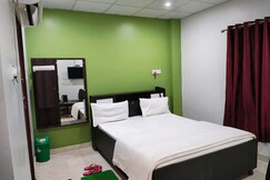 Hotel Paradise Inn, Maharajganj