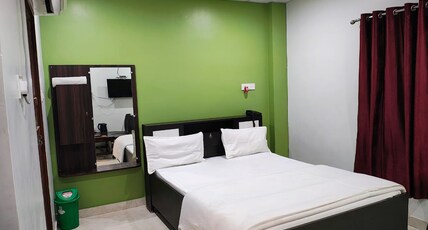 Hotel Paradise Inn, Maharajganj Room Type - Standard Double Bed