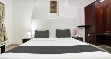 HOTEL GRAND ARYA-Eluru Room Type - Deluxe