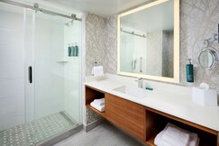 DoubleTree by Hilton Windsor Hotel & Suites