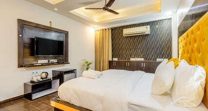 Lime Tree Hotel & Banquet Huda City Centre Room Type - Superior King