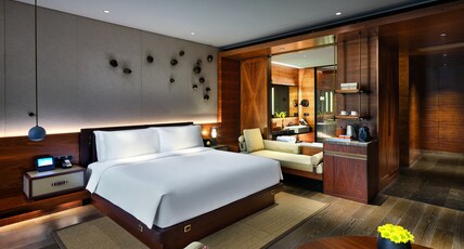 InterContinental Shanghai Wonderland Room Type - 1 King Classic Balcony High Floor