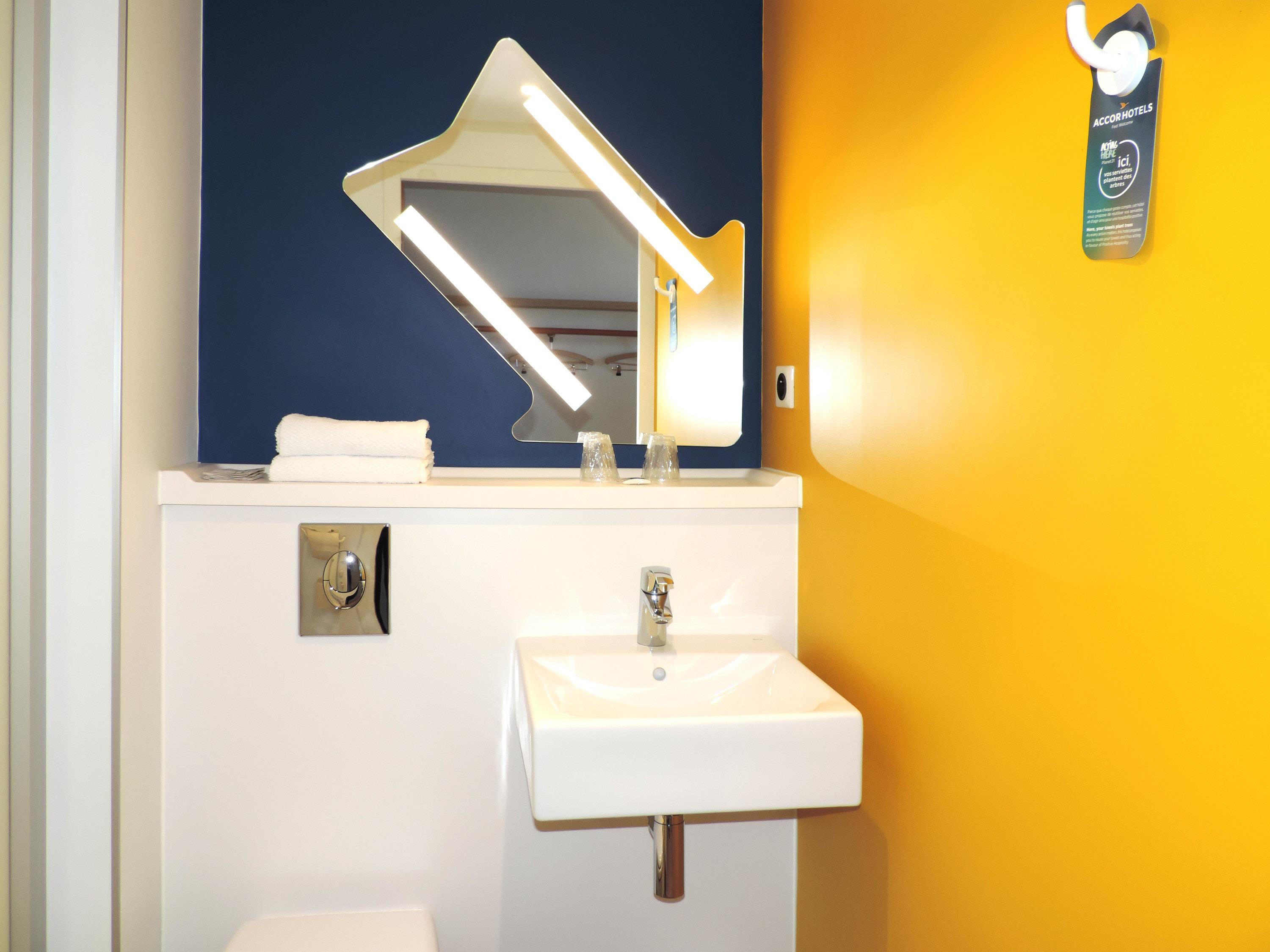 ibis budget Amiens Centre Gare - Tap to explore photos