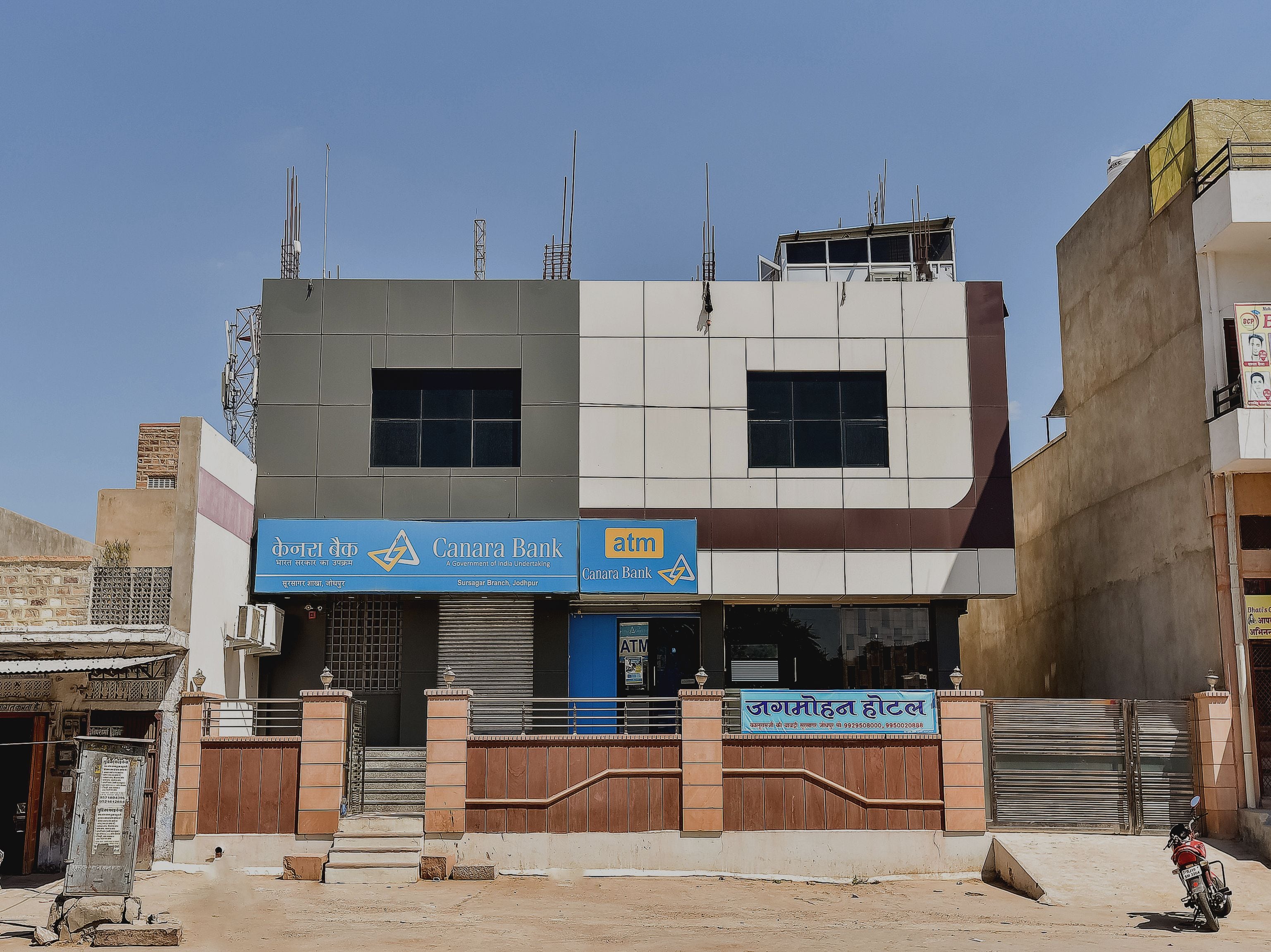 Super Hotel O Jagmohan Hotel - Tap to explore photos