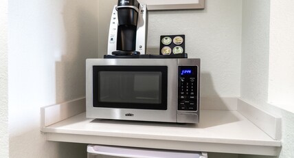 Holiday Inn St. Augustine - World Golf Room Type - 1 King Standard Communications Mobility Accessible Holiday Inn St. Augustine - World Golf Room Type - 1 King Standard Communications Mobility Accessible