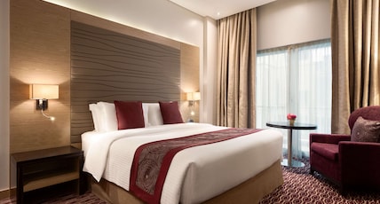 Ramada by Wyndham Manama Seef Room Type - 1 King Bed Deluxe Room