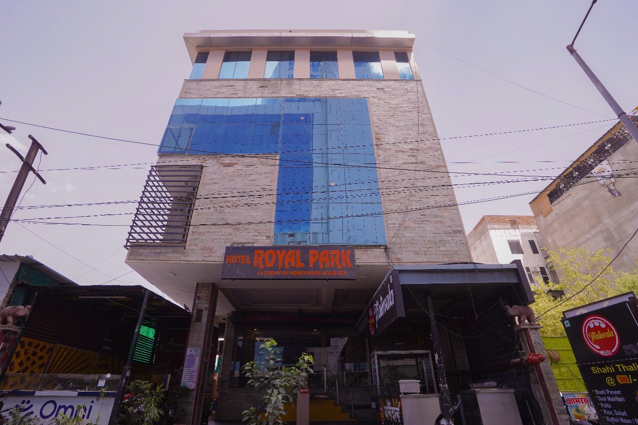 Hotel Royal Park - Tap to explore photos