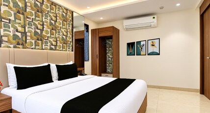 Super Townhouse Oak DLF Newtown Bus Terminal Room Type - Premium