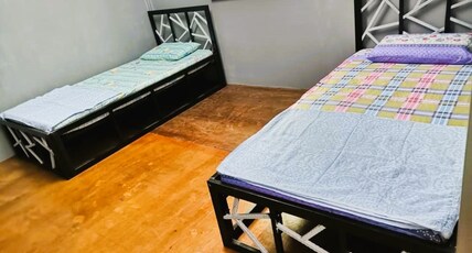 Hotel O Flinstone Lodge Room Type - Private Twin Room with Shared Bathroom