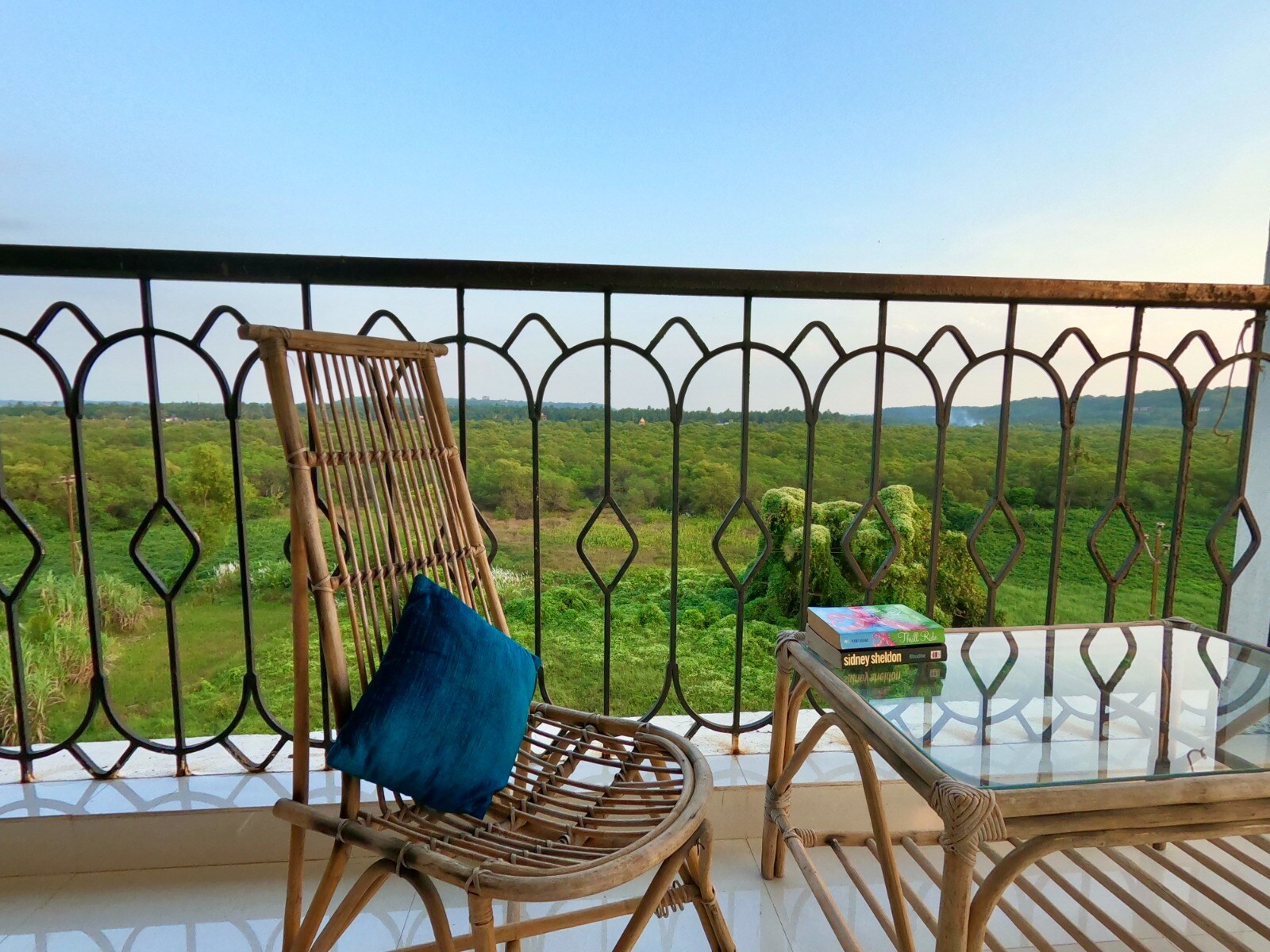 Rosa 2 BHK Pvt Terrace WiFi 15 min to beach - Tap to explore photos