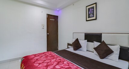 Hotel Lake Palace Room Type - Deluxe Double Bed AC Room