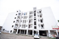 2 Bedroom Flat with Covered Parking