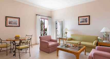 Grand Mercure Petra Room Type - Deluxe Suite with 1 kingsize bed