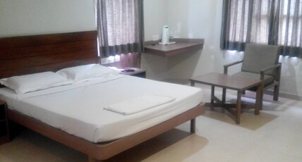 Raj Classic Inn Room Type - Deluxe room