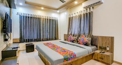 FabHotel Viva House - Talegaon Room Type - Suite Room with balcony