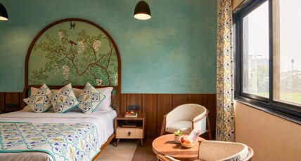 Niwasa Boutique Room Type - Artisitic Teal Suite with Reading Lounge