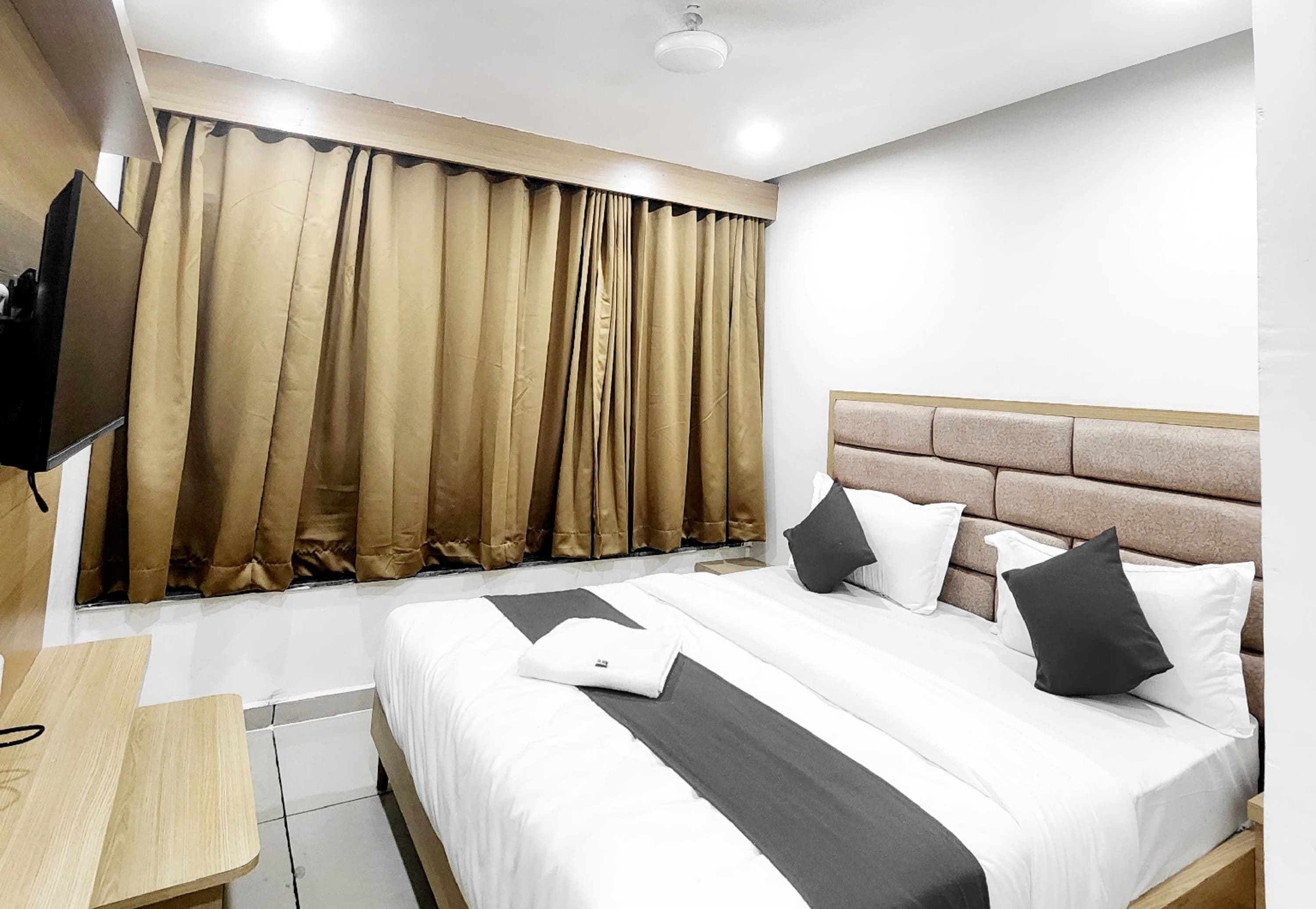HOTEL BK PALACE ROOMS - Tap to explore photos