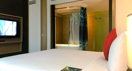 Mercure Kuala Lumpur Shaw Parade Room Type - Suite, 1 Queen-Size Bed Mercure Kuala Lumpur Shaw Parade Room Type - Suite, 1 Queen-Size Bed