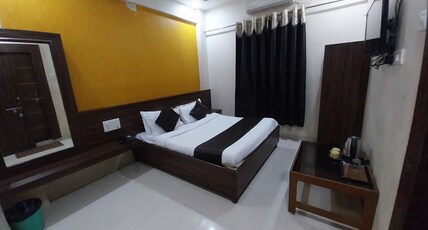 Hotel Sachidanand Room Type - Deluxe Room A.C