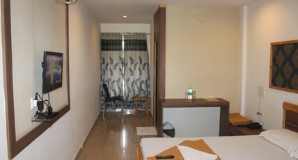 Hotel Jaltarang (111 kms from Kolhapur) Room Type - Super Deluxe A/C Room