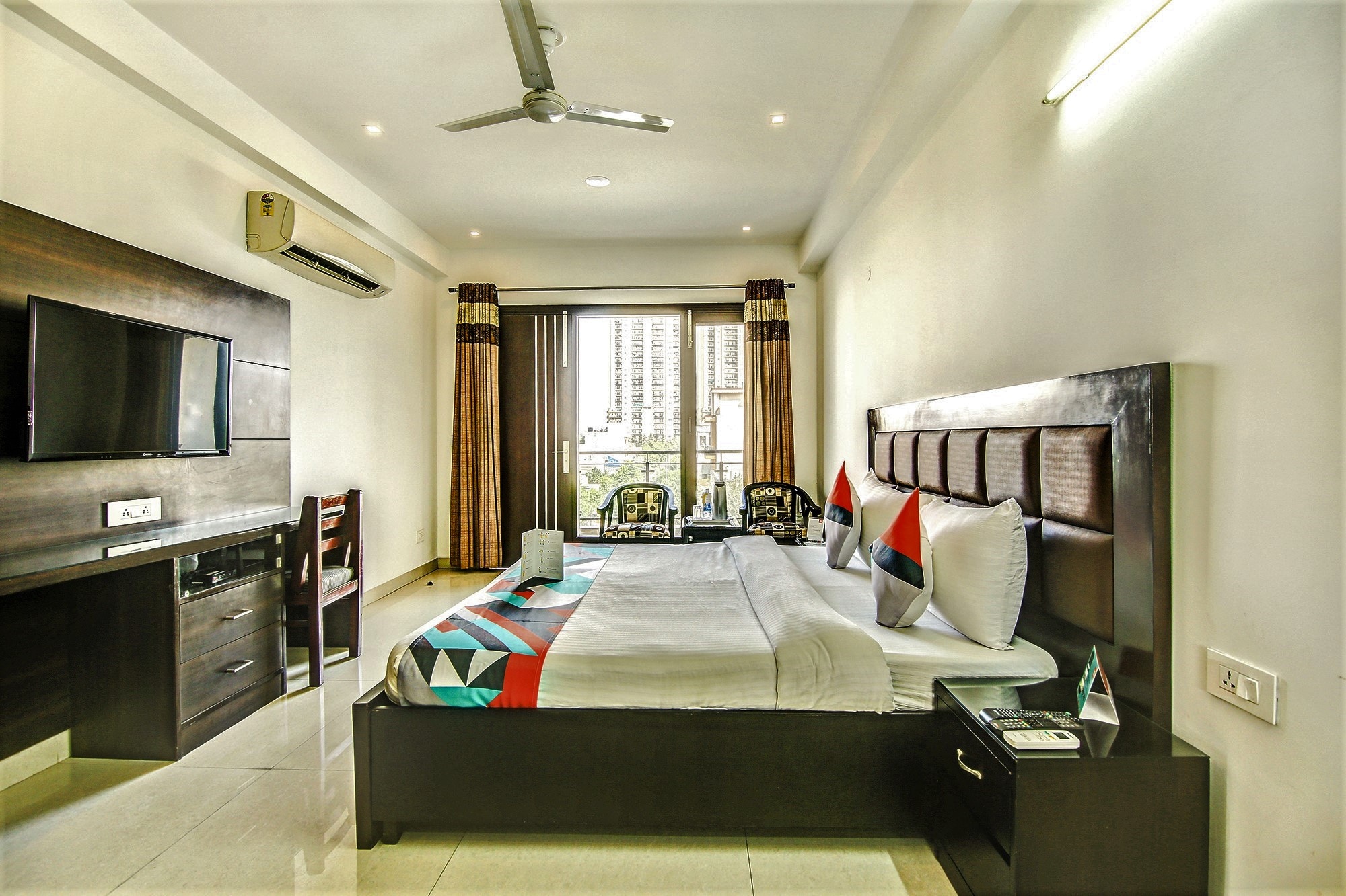 Via Hemkunt Residency - Nr Yatharth Super Speciality Hospital - Noida 110 - Tap to explore photos
