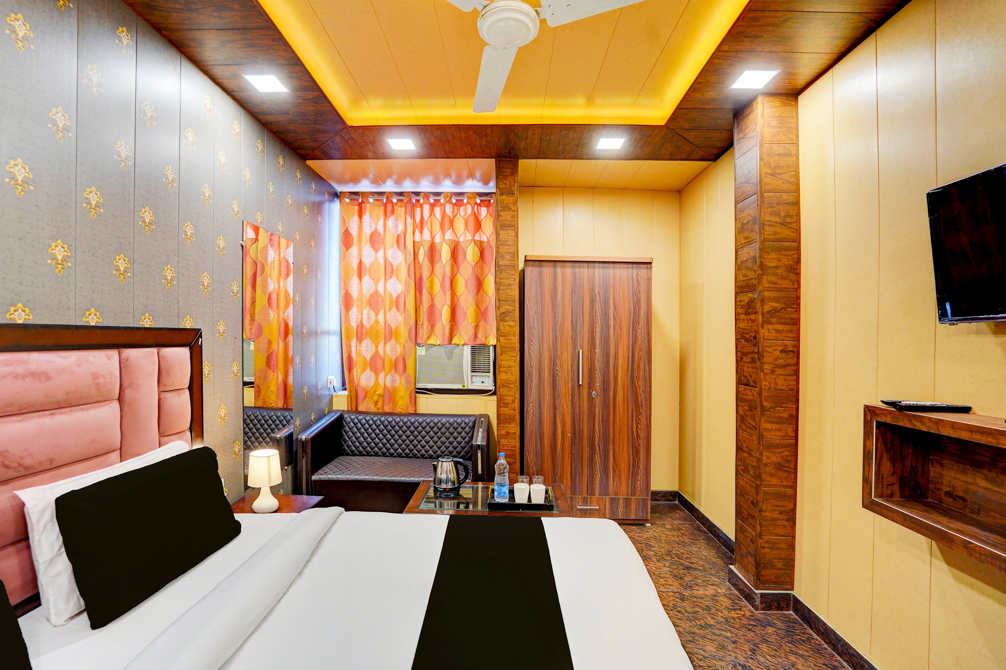 Hotel O PL Guest House - Tap to explore photos