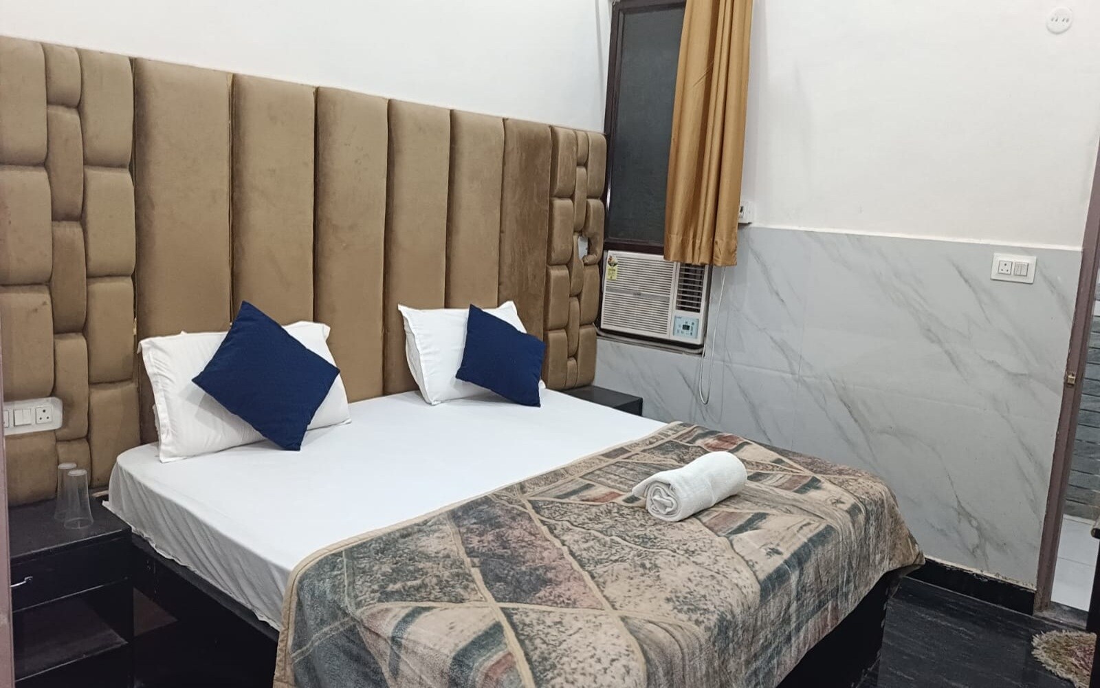 Hotel Maa Seva Sadan - Tap to explore photos