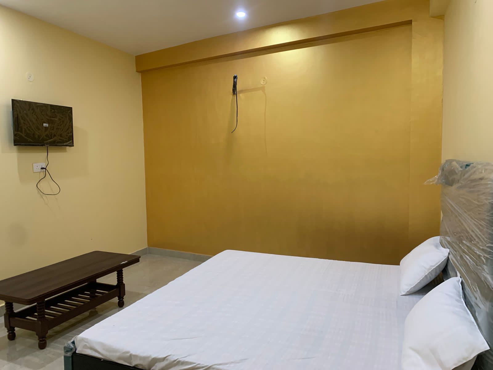 Hotel O Big Tree - Tap to explore photos