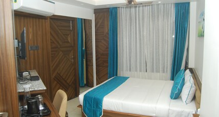 STADIA INN Room Type - Executive Room (CITY OR STADIUM VIEW)