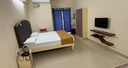 Srinivasa Hotel Room Type - Deluxe Room AC