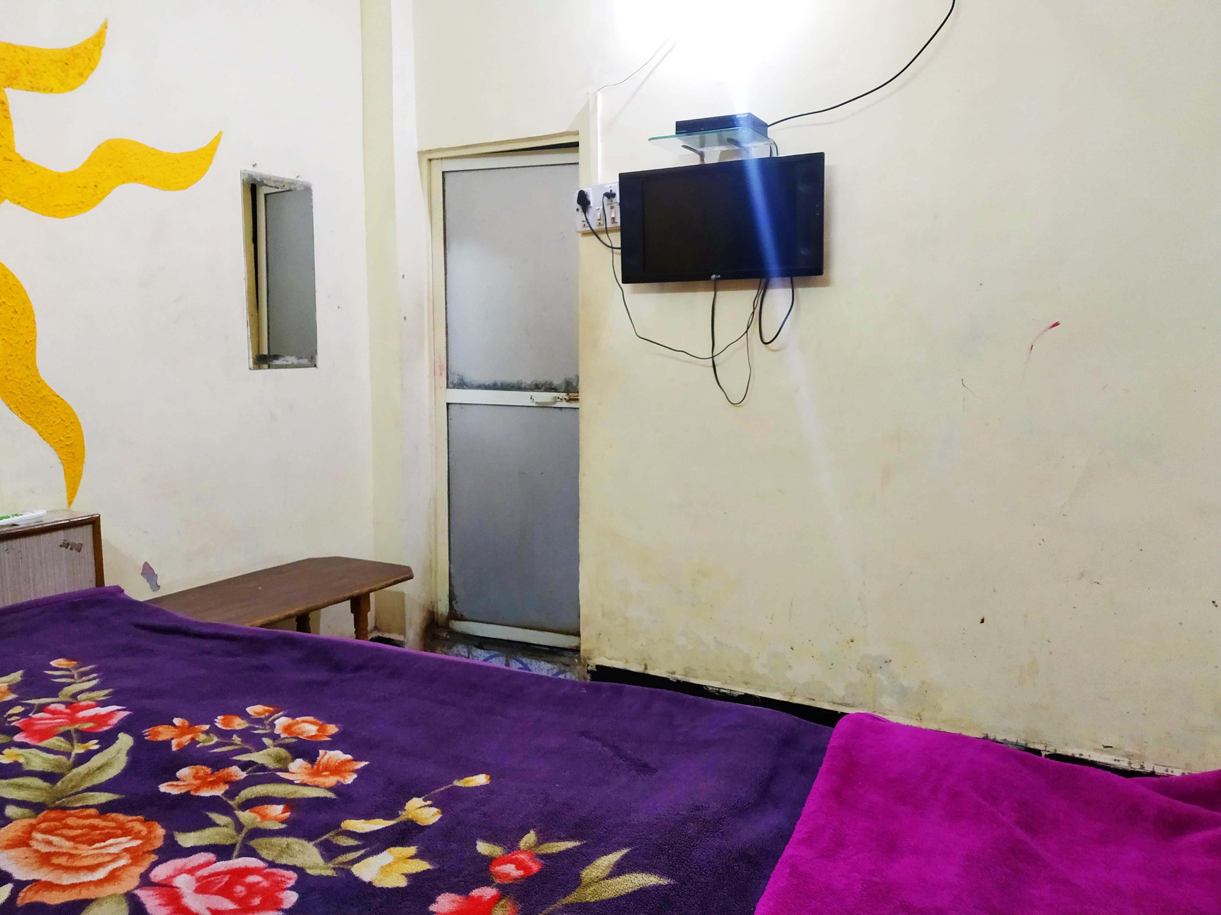 Maa Tulsi Guest House - Tap to explore photos