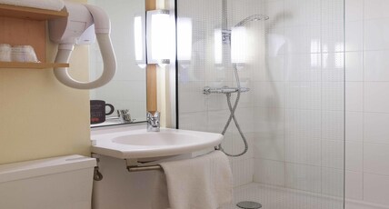 ibis Moulins Sud Room Type - STANDARD twin room with 2 single beds and shower
