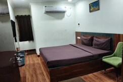 FabHotel Aditya Guest House 4