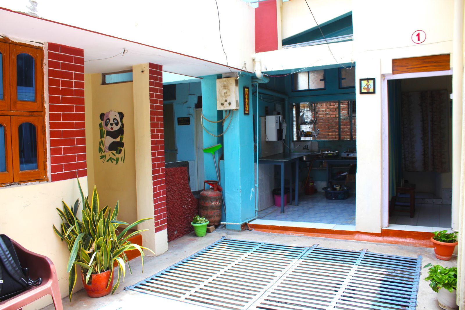 Mishra Ganesh Shankar Homestay | Assi Ghat - Tap to explore photos
