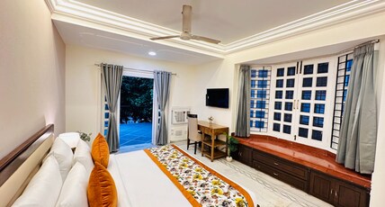 Gulmohar Residency Hauz khas Room Type - Deluxe room with Balcony
