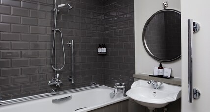 Kimpton CHARLOTTE SQUARE Room Type - 1 Queen Accessible