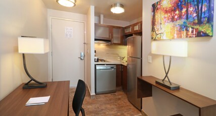 Staybridge Suites QUERETARO, an IHG hotel Room Type - 1 King 1 Bedroom Suite Bath Shower