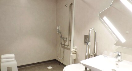 ibis budget Amiens Centre Gare Room Type - REDUCED MOBILITY DOUBLE - reduced mobility room with 1 large double bed