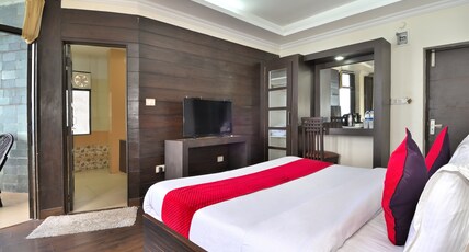 Hotel MGM 1  I Mall Road Room Type - Deluxe Room