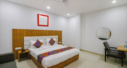 FabHotel The Shashi - Nr. Sarnath Museum Room Type - Deluxe Room