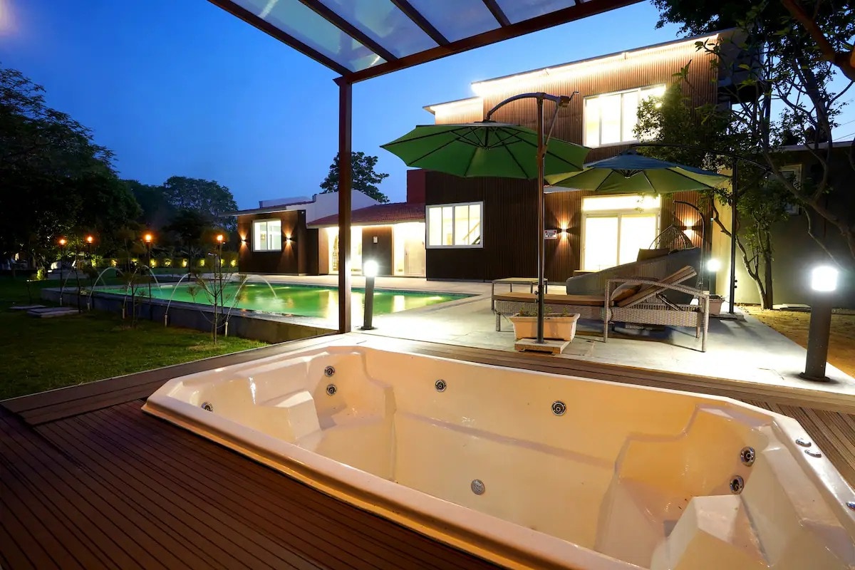 Mulberry Farmhouse | Luxe 5BHK Retreat with Jacuzzi - Tap to explore photos