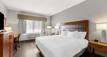 Best Western Plus At Lake Powell Room Type - Accessible - 1 King, Mobility Accessible, Communication Assistance, Bathtub, Non-Smoking, Full Break Best Western Plus At Lake Powell Room Type - Accessible - 1 King, Mobility Accessible, Communication Assistance, Bathtub, Non-Smoking, Full Break