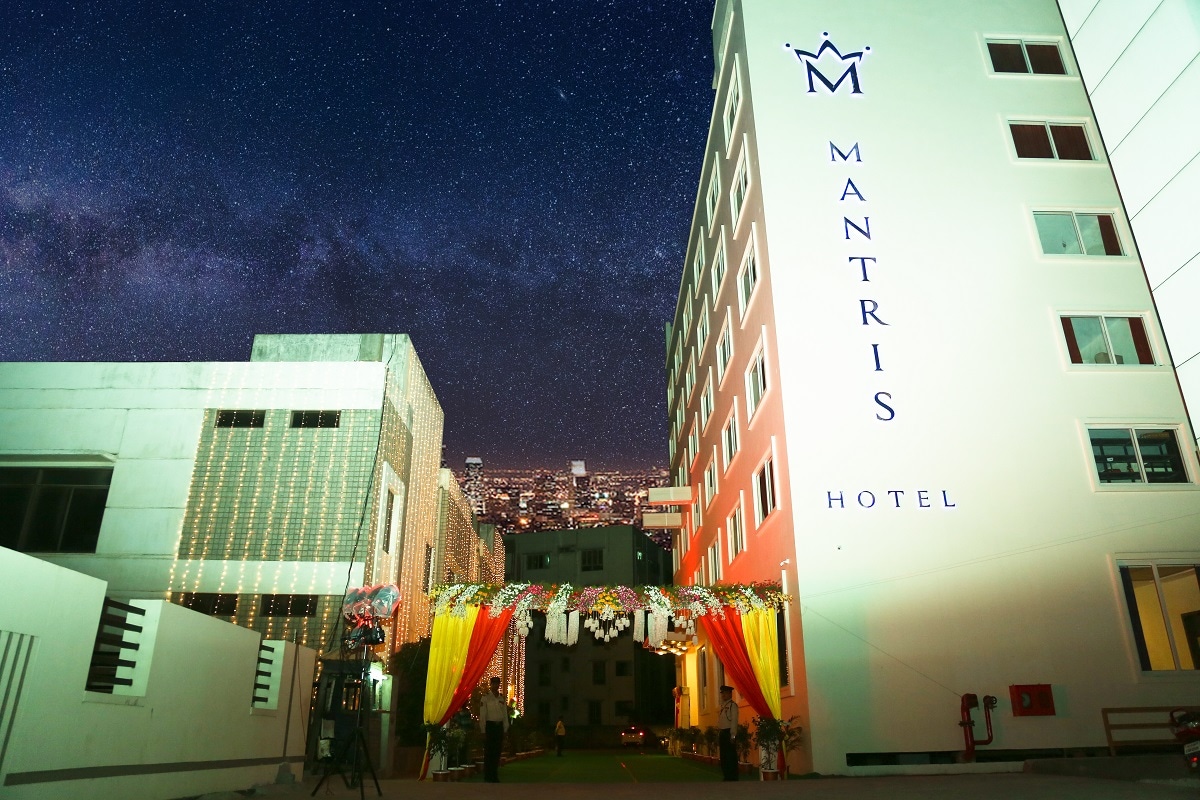 Mantris Hotel - Tap to explore photos