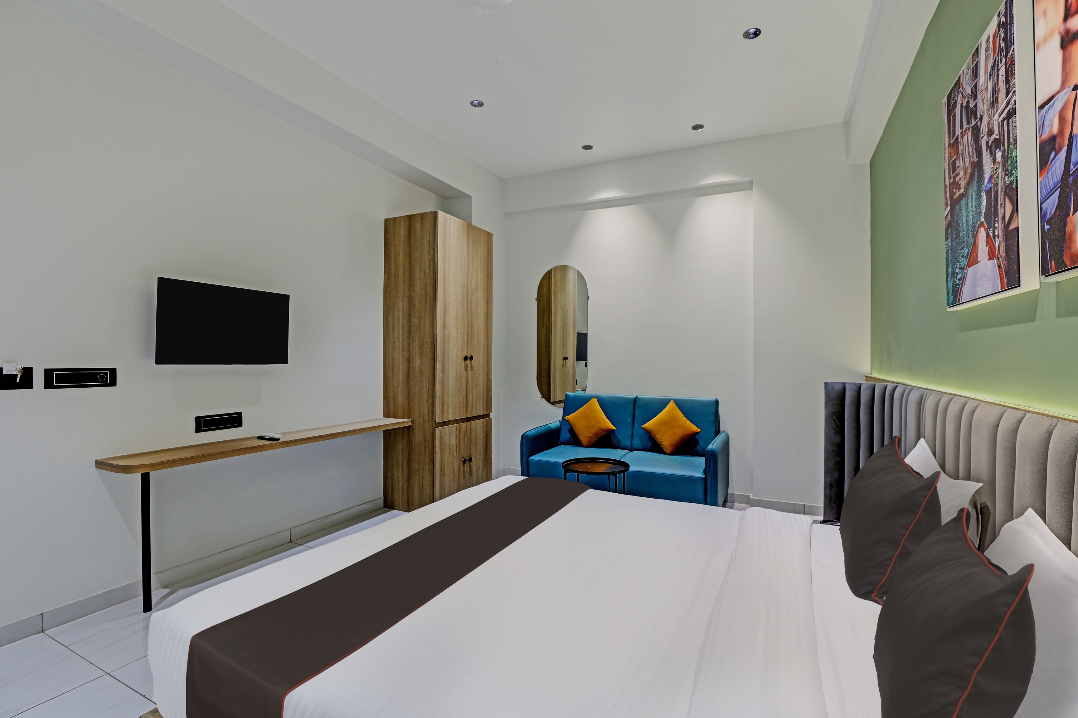 Hotel Lee Platinum - Tap to explore photos