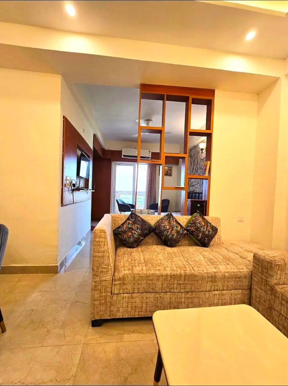 HKO Serene 1BHK 1km from Prem Mandir- Centrally Located - Tap to explore photos