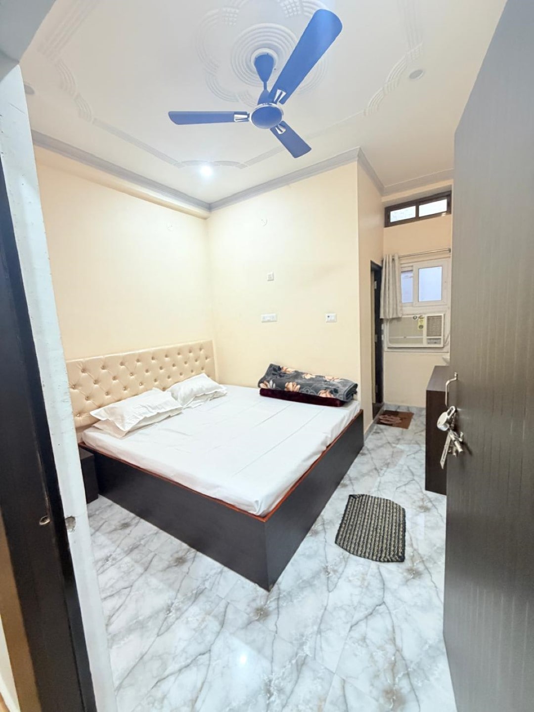 Shri Ram Guest House.. - Tap to explore photos