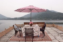 Chinar Group of Houseboats